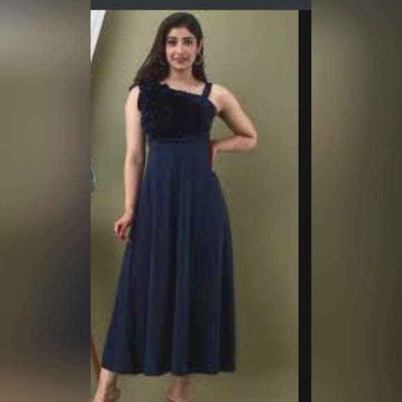 Dresses & Skirts - Party wear gown